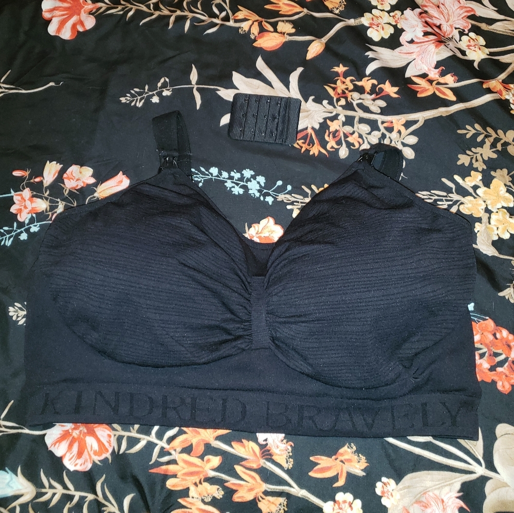 Kindred Bravely pumping & nursing bra